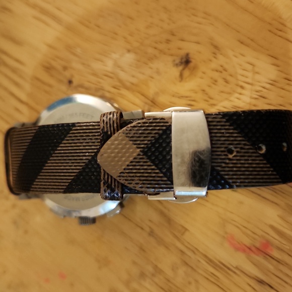 Buberry whatch - Picture 4 of 4